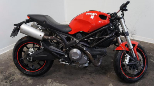DUCATI MONSTER 696
