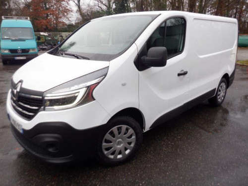RENAULT VOITURE TRAFIC