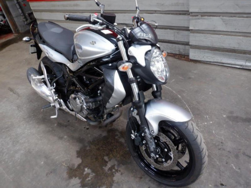 SUZUKI 650 GLADIUS
