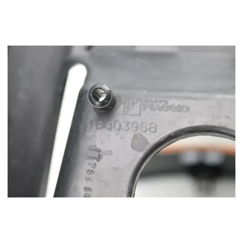 Cache carenage centrale marche pieds plancher PIAGGIO MP3 400 ABS 2020 - 2021