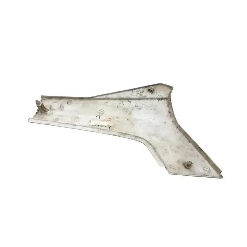Cache carenage sous selle droit HONDA VF 400 F 1983-1984