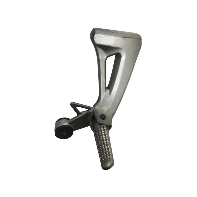 Platine et repose pieds arriere droit SUZUKI SV 650 1999-2002