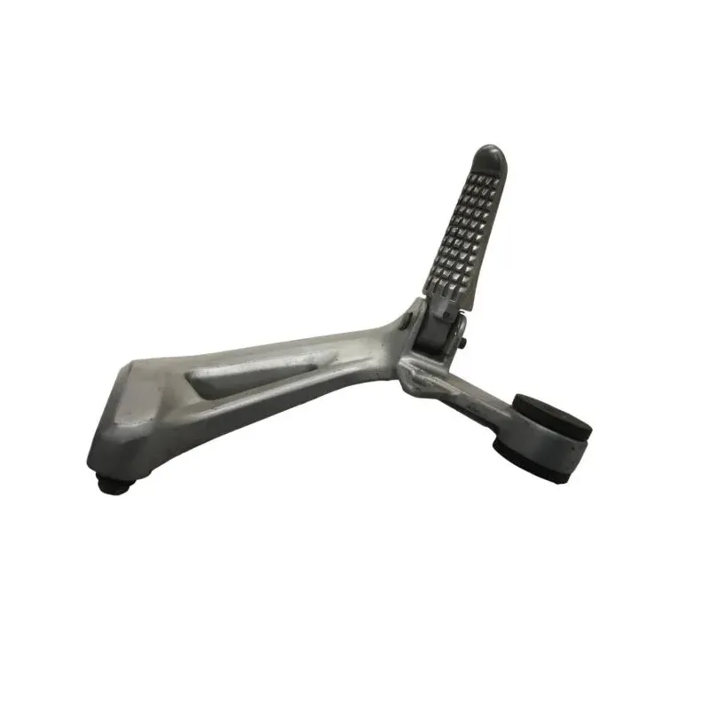 Platine et repose pieds arriere droit SUZUKI SV 650 1999-2002