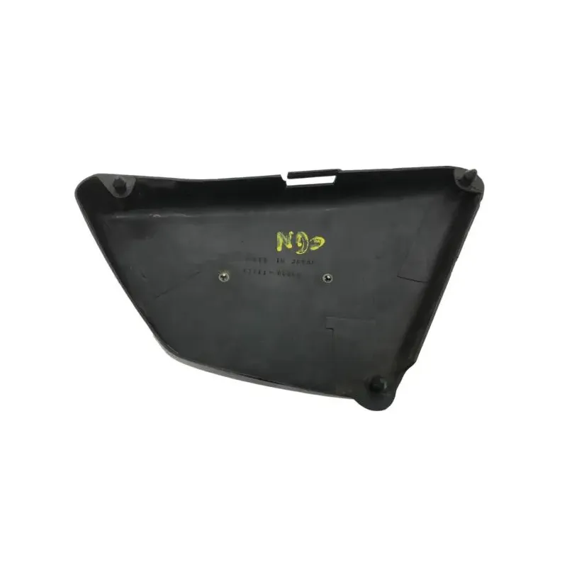 Cache carenage sous selle gauche SUZUKI GN 125 1982-1996