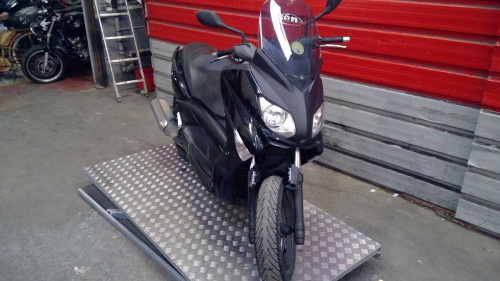 YAMAHA 250 XMAX