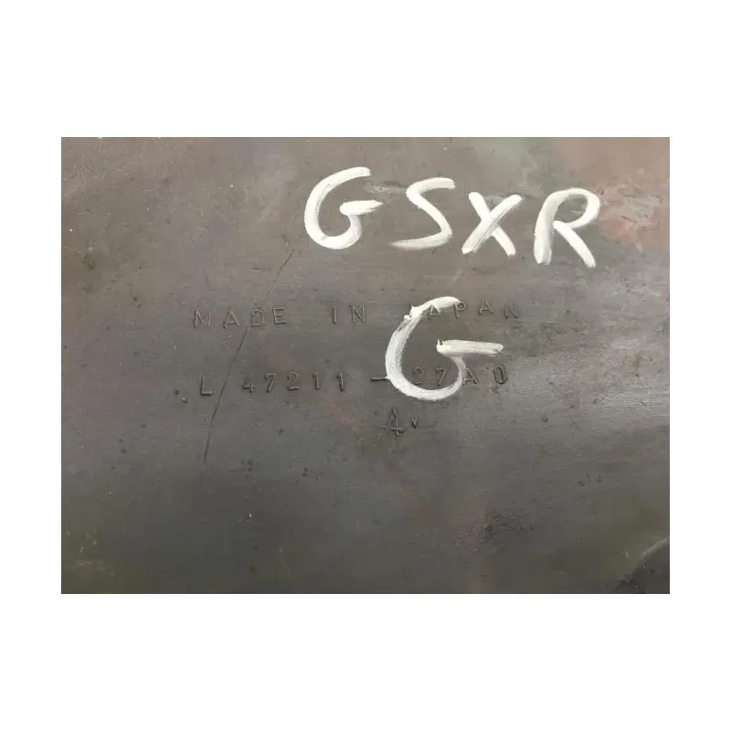 Cache carenage sous selle gauche SUZUKI GSXR 750 1985-1987