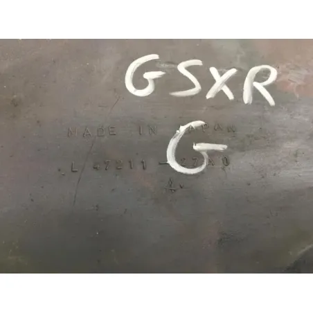 Cache carenage sous selle gauche SUZUKI GSXR 750 1985-1987