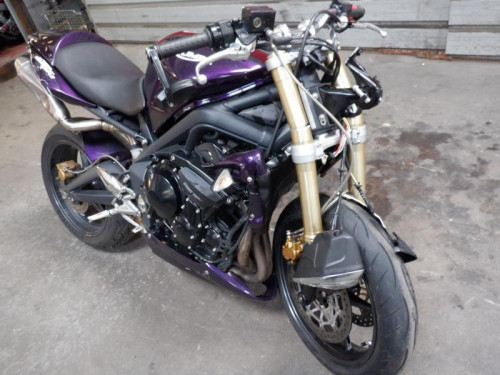 TRIUMPH 675 STREET TRIPLE