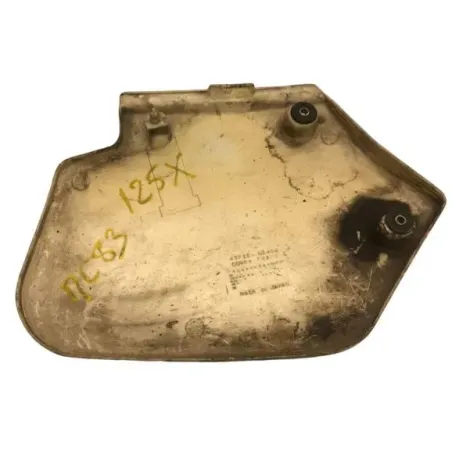 Cache carenage sous selle gauche SUZUKI TS 125 X 1984-1986