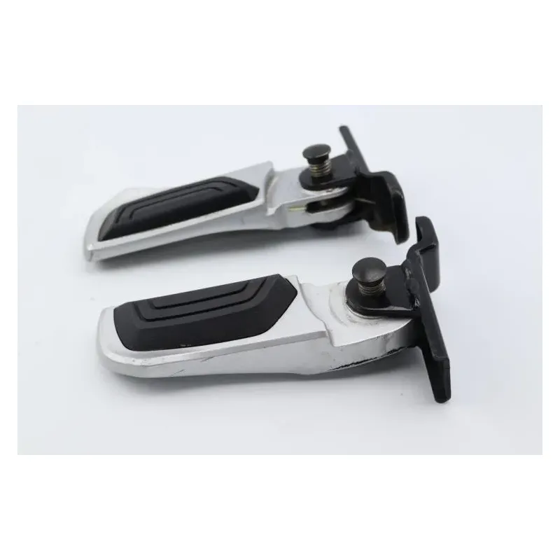 Repose pieds arriere droit SYM MAXSYM I 400 2011 - 2012