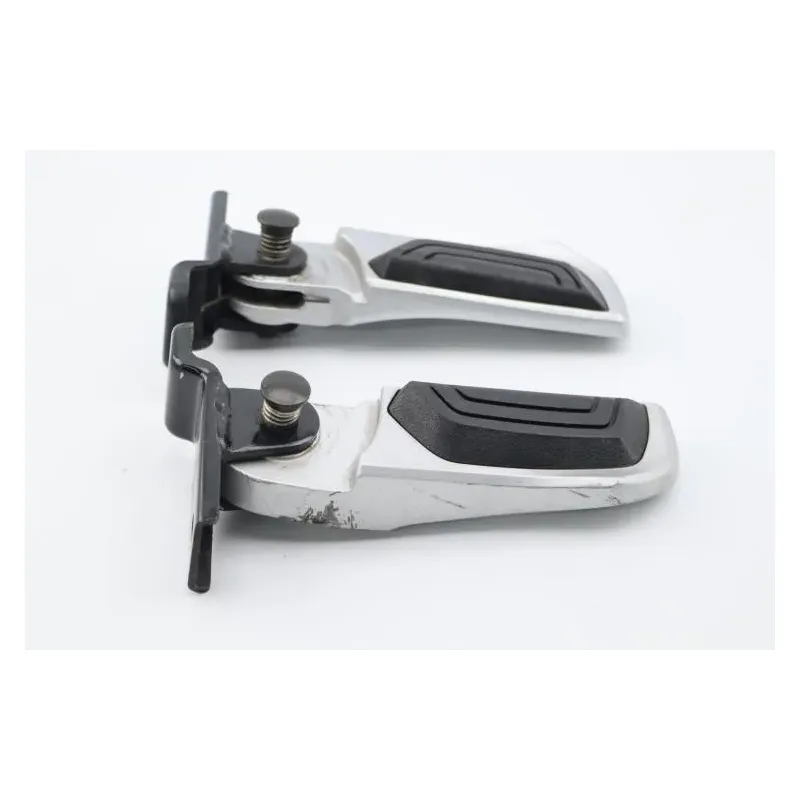 Repose pieds arriere droit SYM MAXSYM I 400 2011 - 2012