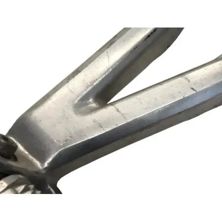 Platine et repose pieds arriere gauche YAMAHA YZF 600 1999-2002 R6