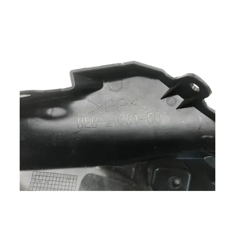 Cache carenage sous selle gauche YAMAHA YZF 700 2022-2024 R7
