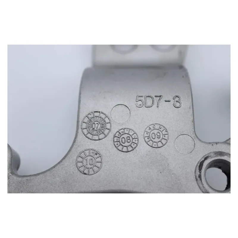 Platine avant droite YAMAHA YZF 125 R 2008 - 2013