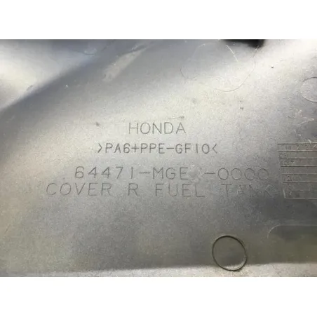 Cache reservoir droit HONDA VFR 1200 F 2010-2016