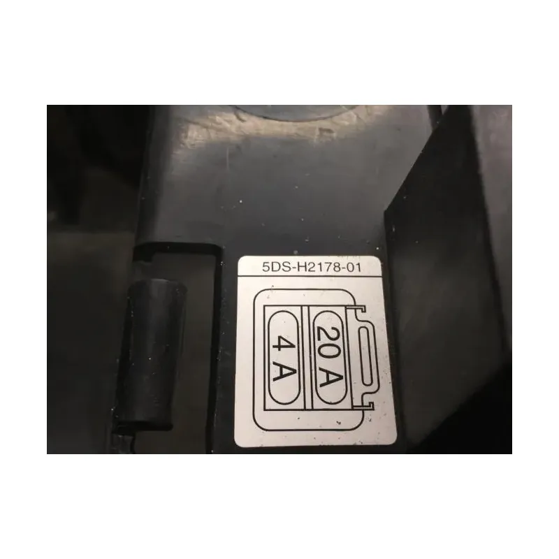 Cache carenage centrale marche pieds plancher YAMAHA YP 125 2003-2009 MAJESTY