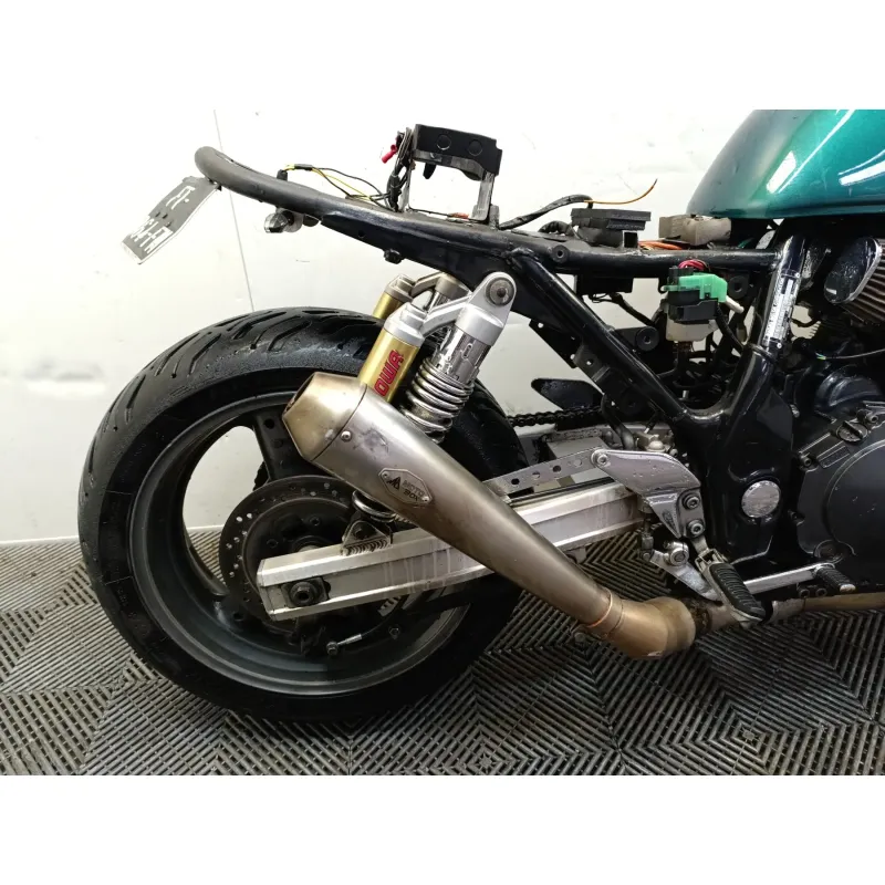 SUZUKI GSX INAZUMA 750 .