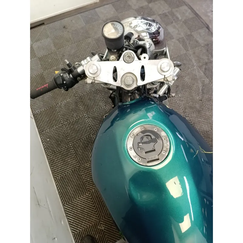 SUZUKI GSX INAZUMA 750 .