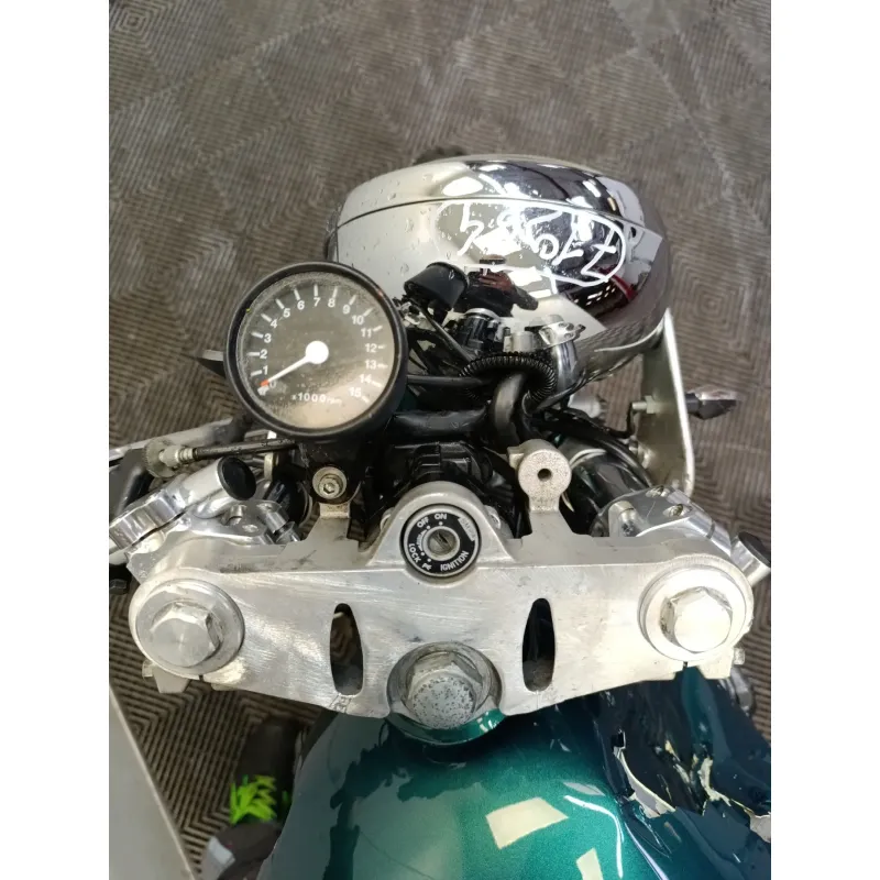 SUZUKI GSX INAZUMA 750 .
