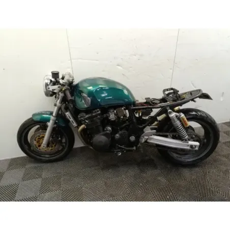 SUZUKI GSX INAZUMA 750 .