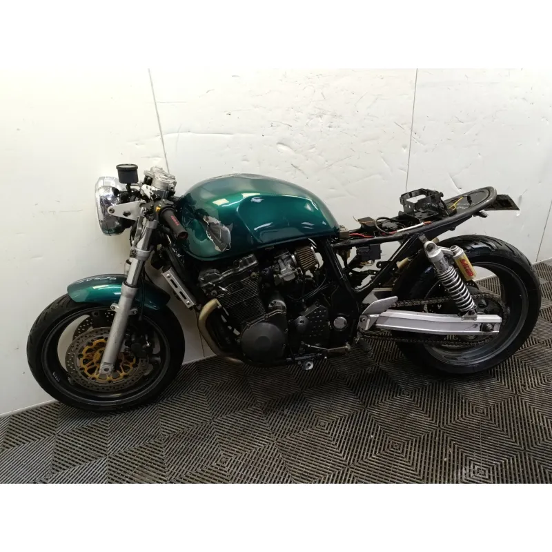 SUZUKI GSX INAZUMA 750 .