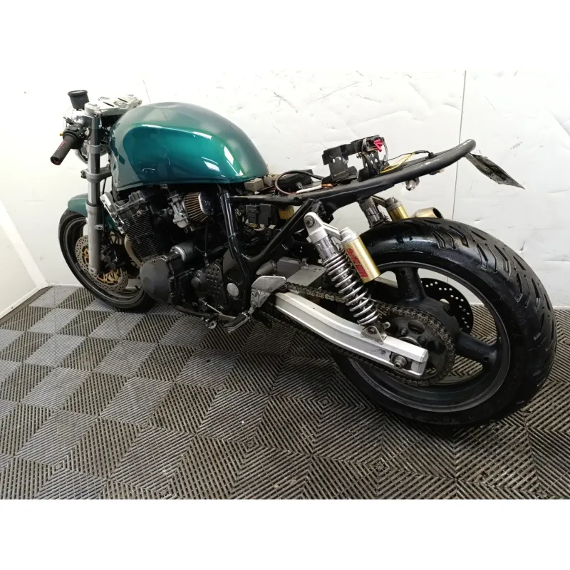 SUZUKI GSX INAZUMA 750 .
