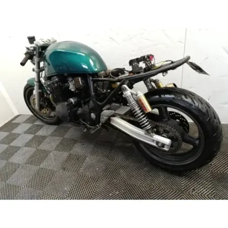SUZUKI GSX INAZUMA 750 .