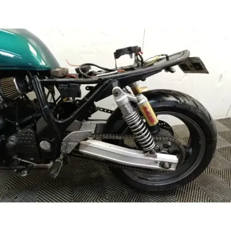 SUZUKI GSX INAZUMA 750 .