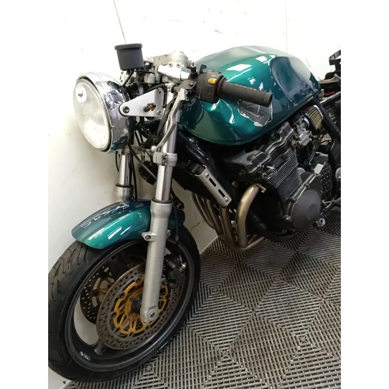 SUZUKI GSX INAZUMA 750 .