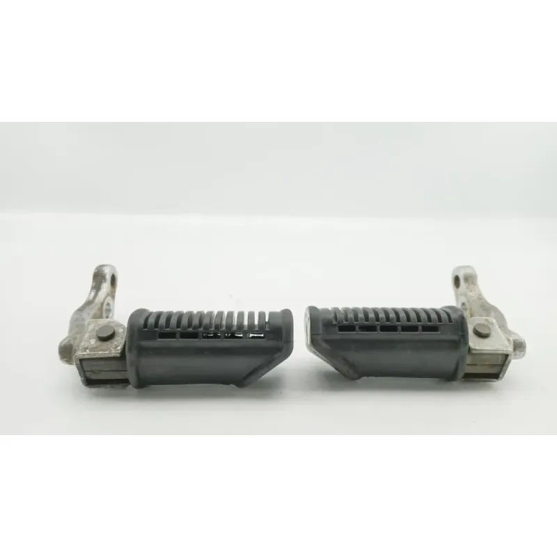 Repose pieds avant droit SUZUKI GN 125 1983 - 2002