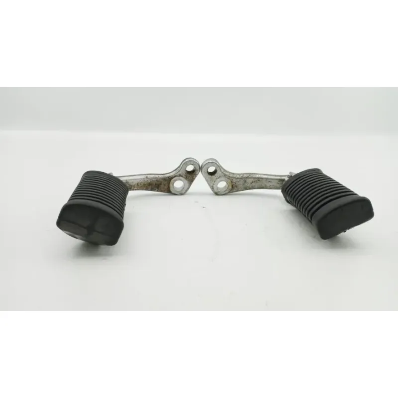 Repose pieds avant droit SUZUKI GN 125 1983 - 2002