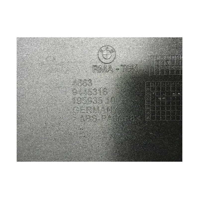 Cache carenage sous selle gauche BMW CE 04 2021-2024