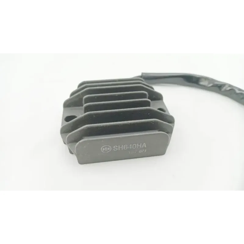 Regulateur charge batterie SUZUKI GS 500 2003 - 2006