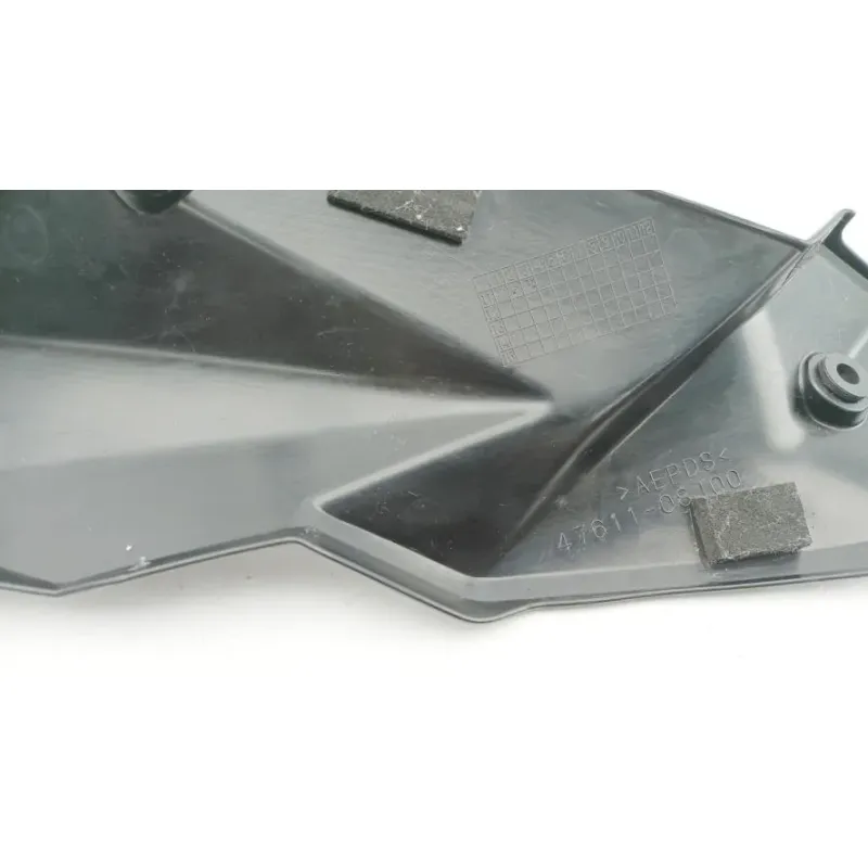 Demi flanc selle gauche SUZUKI GSR 750 2011 - 2016