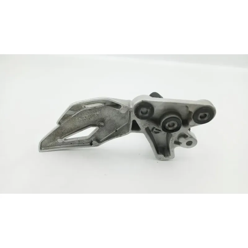 Platine avant gauche SUZUKI GSR 750 2011 - 2016