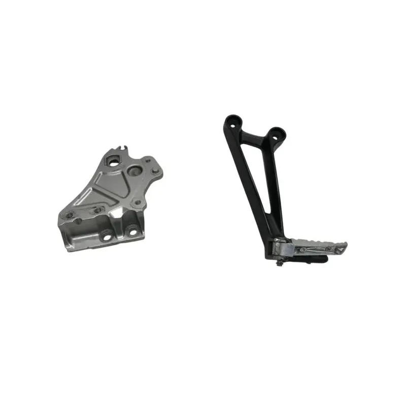 Platine et repose pieds arriere gauche YAMAHA MT07 700 2014-2017
