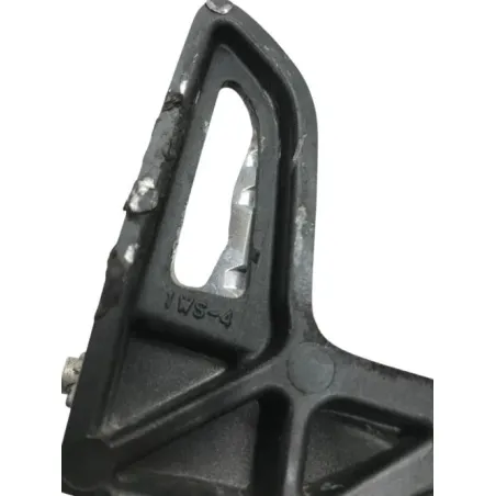 Platine et repose pieds arriere gauche YAMAHA MT07 700 2014-2017