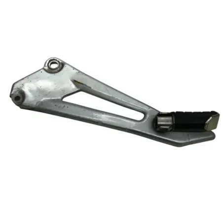 Platine et repose pieds arriere gauche YAMAHA YBR 125 2005-2006