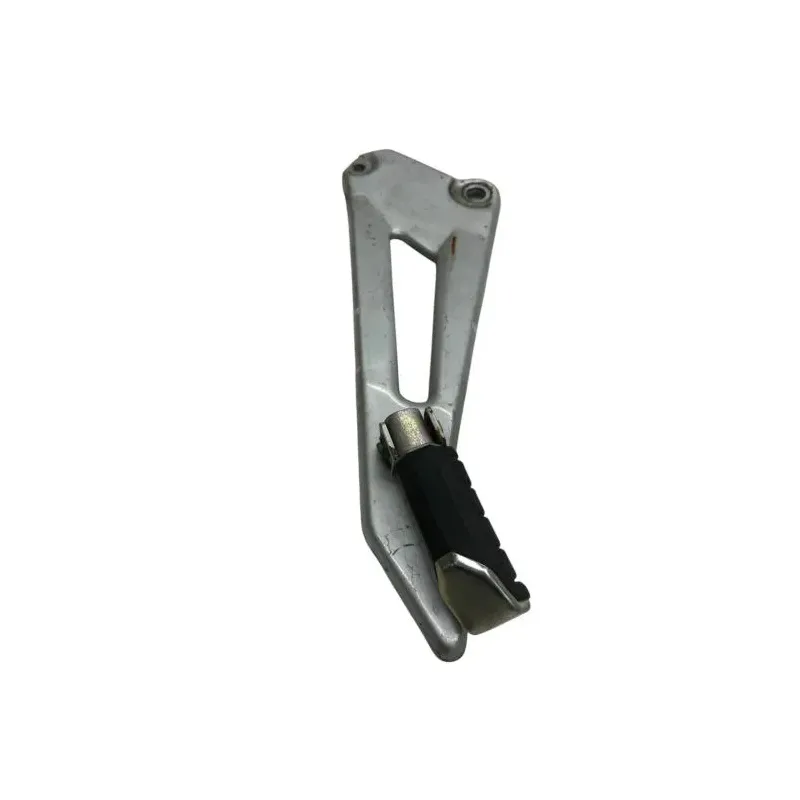 Platine et repose pieds arriere gauche YAMAHA YBR 125 2005-2006