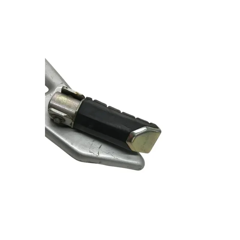 Platine et repose pieds arriere gauche YAMAHA YBR 125 2005-2006
