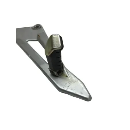 Platine et repose pieds arriere gauche YAMAHA YBR 125 2005-2006