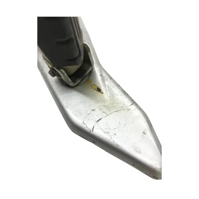 Platine et repose pieds arriere gauche YAMAHA YBR 125 2005-2006