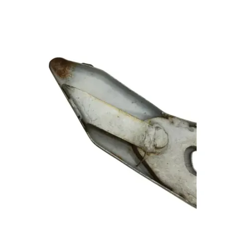 Platine et repose pieds arriere gauche YAMAHA YBR 125 2005-2006