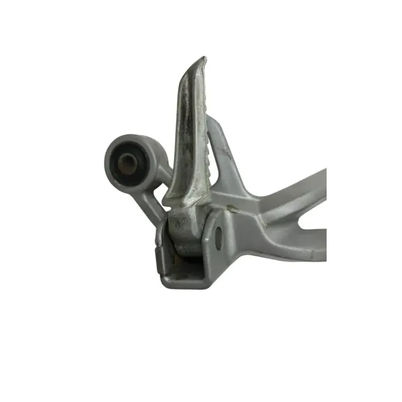 Platine et repose pieds arriere droit SUZUKI GSXR 1000 2003-2004