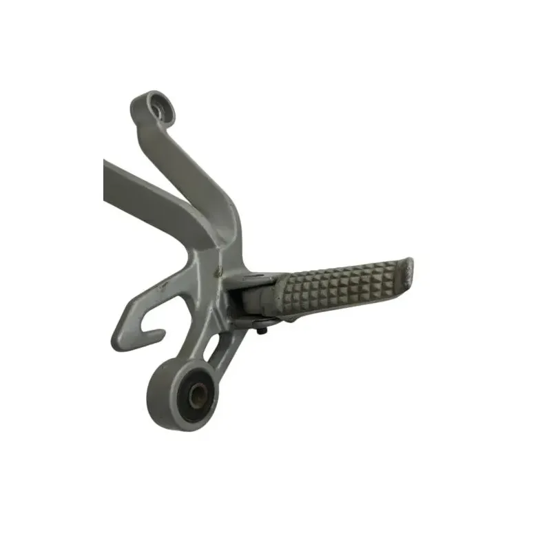 Platine et repose pieds arriere droit SUZUKI GSXR 1000 2003-2004