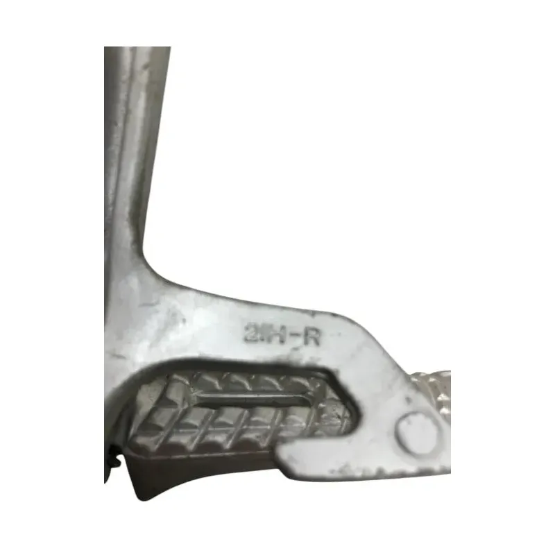 Platine et repose pieds arriere droit SUZUKI GSXR 1000 2007-2008