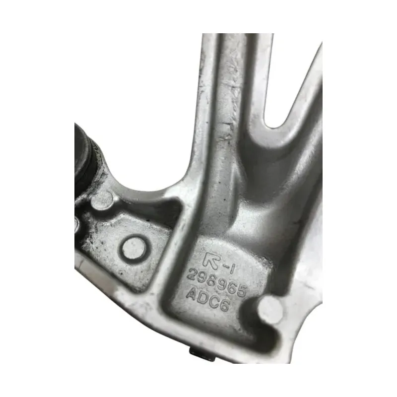 Platine et repose pieds arriere droit SUZUKI GSXR 1000 2007-2008