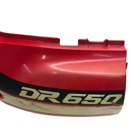 Cache carenage sous selle gauche SUZUKI DR 650 R 1990-1991