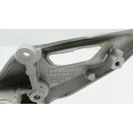 Platine avant droite SUZUKI GSX 1300 BKING 2007 - 2011