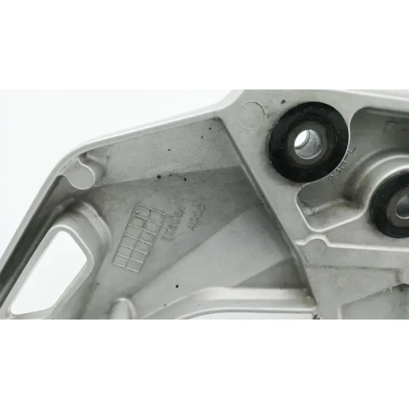 Platine avant gauche SUZUKI GSX 1300 BKING 2007 - 2011